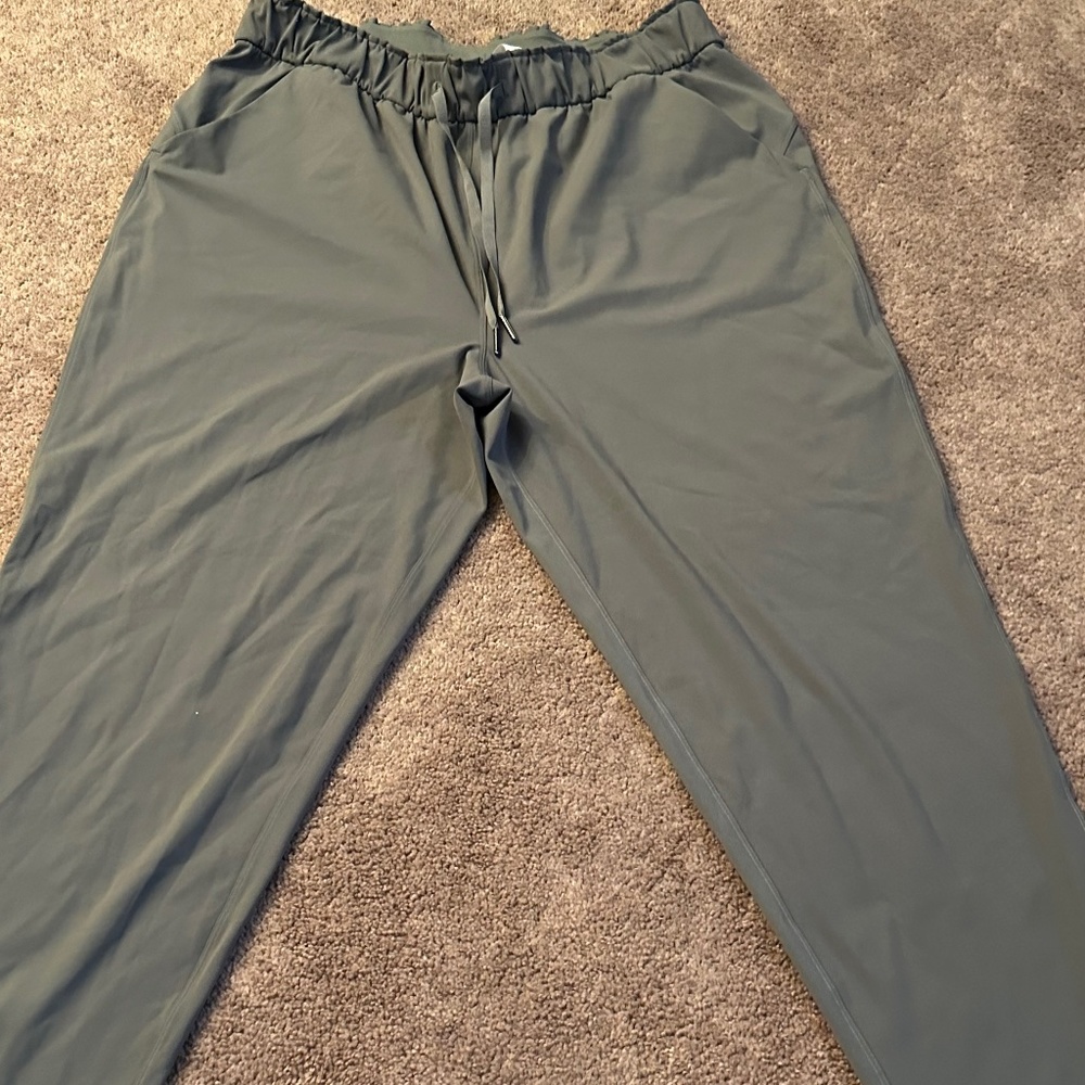 Lululemon pants size 12